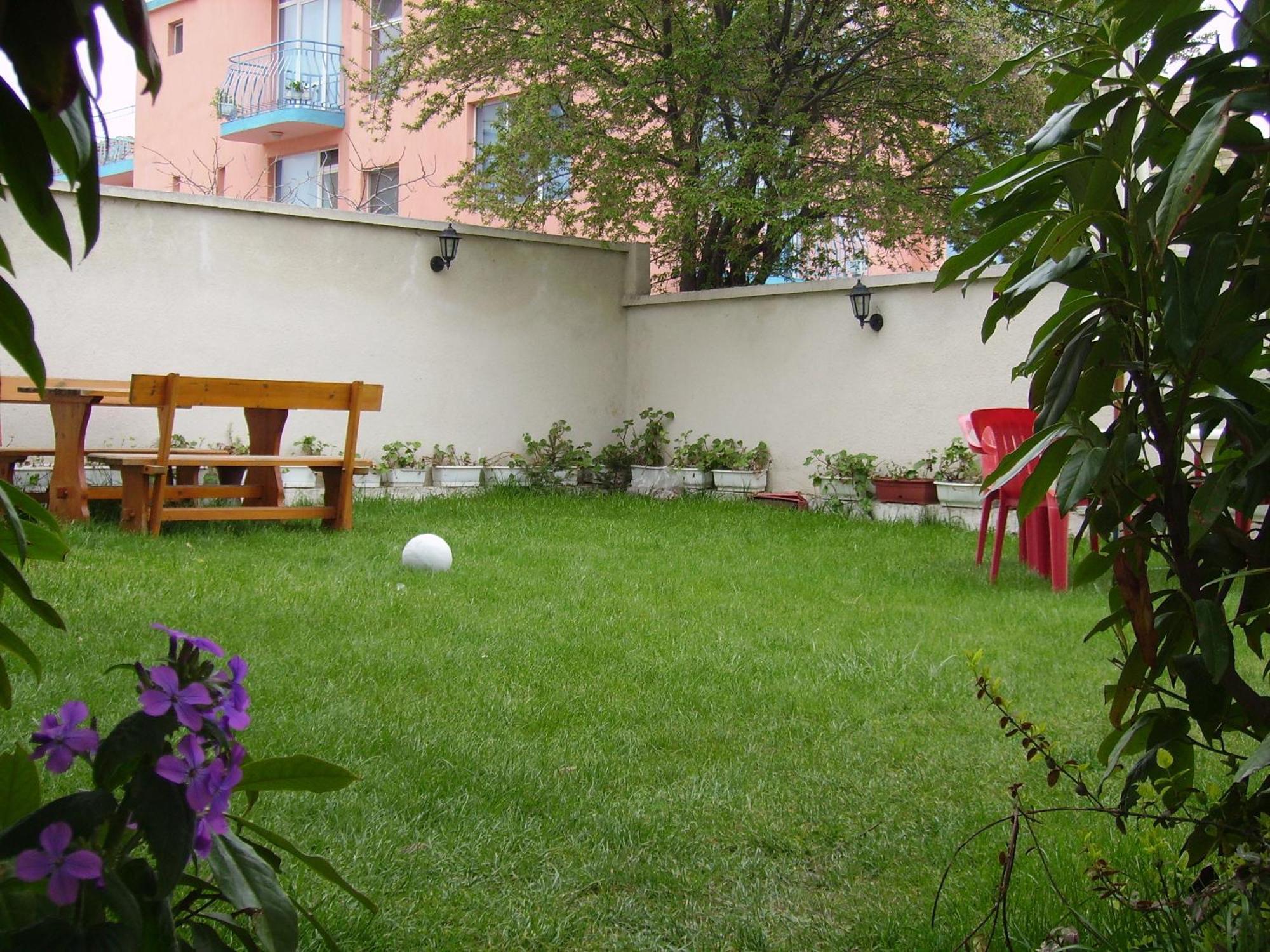 Nelly Guest House Ravda ภายนอก รูปภาพ
