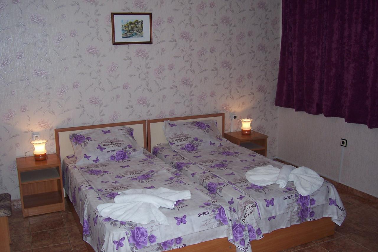 Nelly Guest House Ravda ภายนอก รูปภาพ